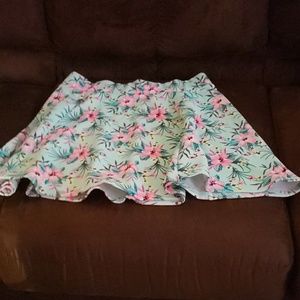 Skirt wore only once very new